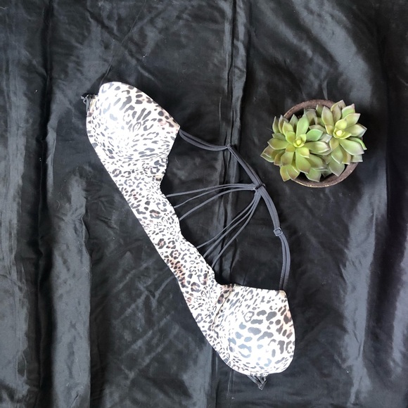 Victoria’s Secret cheetah print front snap bra - Picture 6 of 6